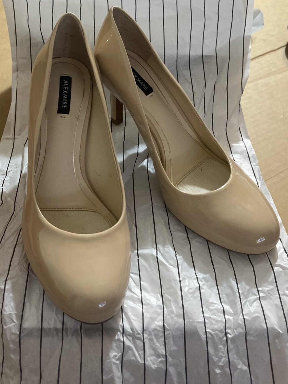Alex Marie Dakata Zoe Beige Heels New in Box Size 7.5 M